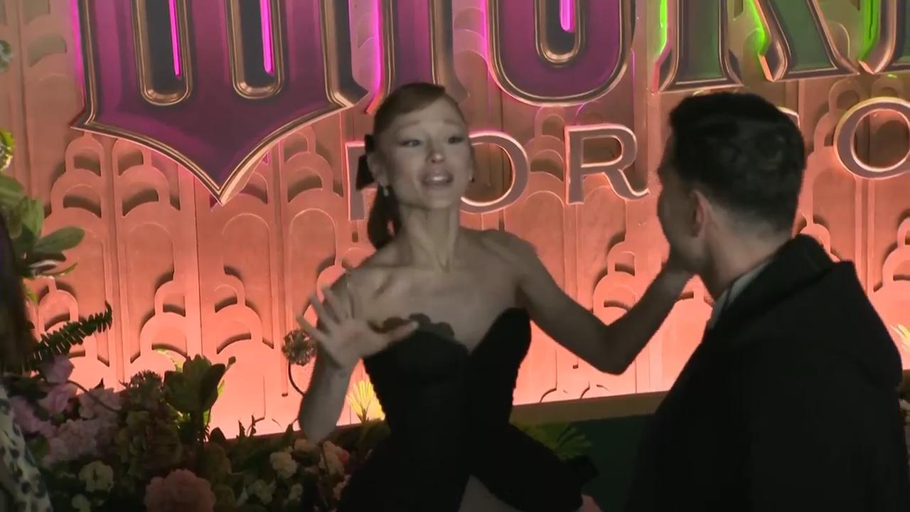 Ariana Grande quiets photographers at 'Wicked: For Good' premiere