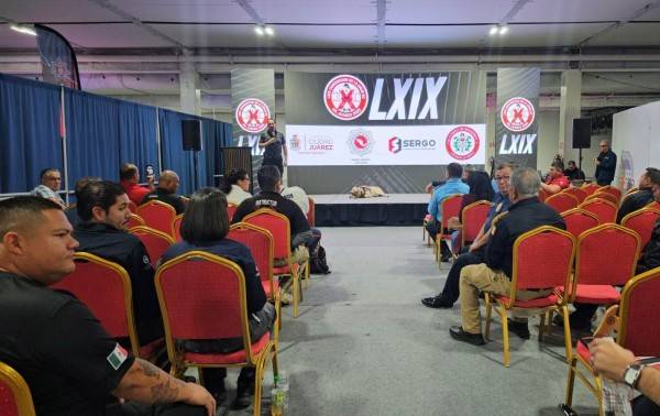 Abordan riesgos y atención a desastres en encuentro nacional de bomberos