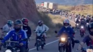 La caravana de motociclistas stunt ahora copó las calles del centro