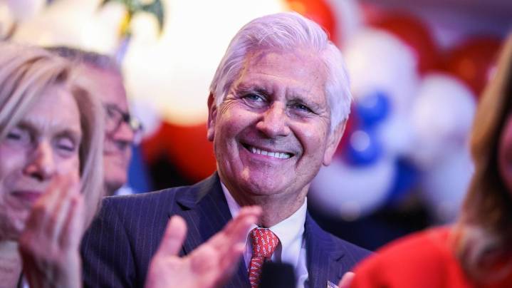 Long Island elections see pluses and minuses for Dems, GOP