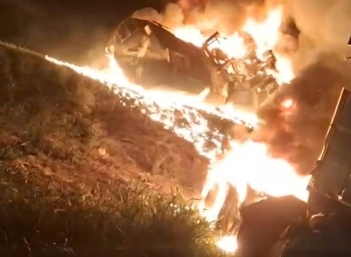 Rutas salteñas | Vuelco de camión cisterna con 31.000 litros de nafta provocó un feroz incendio