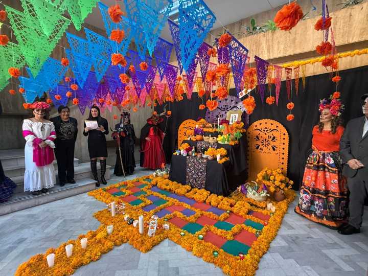 Celebran las tradiciones con Concurso de Altares 2025