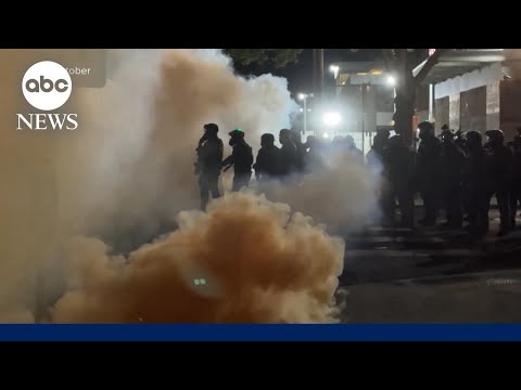 Violent immigration crackdown clashes in Chicago