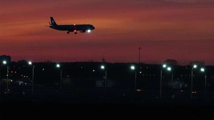 FAA announces flight reductions at U.S. airports will stay at 6%