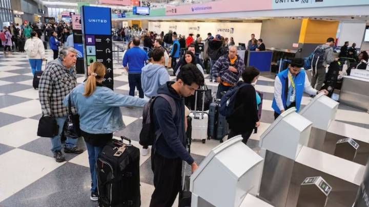 America trims air traffic in 40 cities amid shutdown: Will your US flight be delayed?