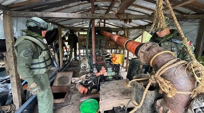 ¡Golpe al Crimen! FANB Desmantela Campamento de Minería Ilegal de Oro en Bolívar