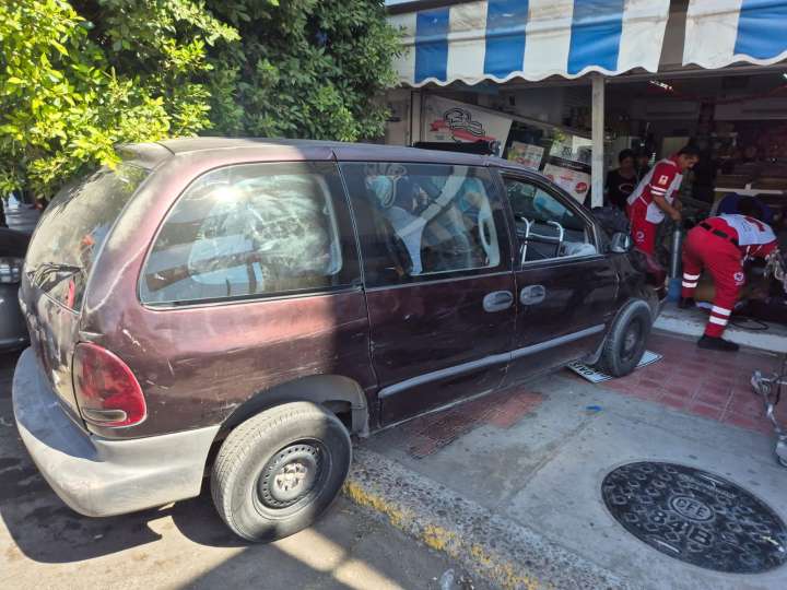 Conductor con discapacidad atropella a 4 personas en Torreón, una resultó con graves heridas
