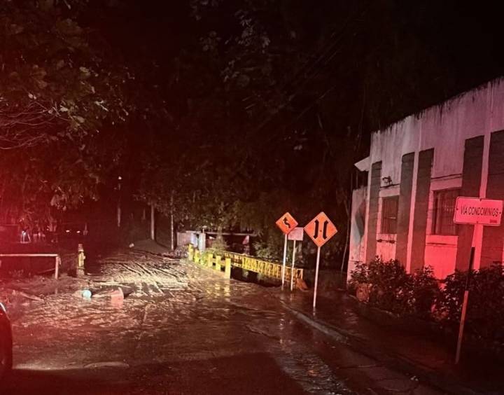 Tres personas continúan desaparecidas tras crecientes súbitas en Silvania