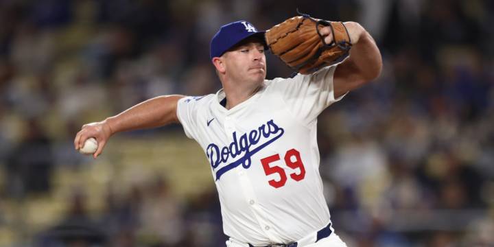 Evan Phillips non-tendered by Dodgers