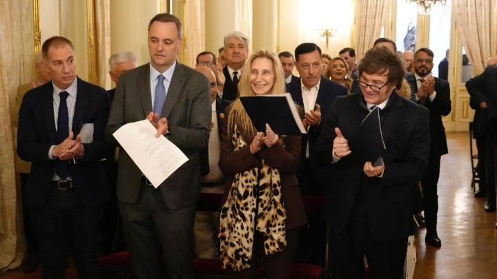 Inédito: Milei recibió a pastores evangélicos para una jornada de oración en la Rosada