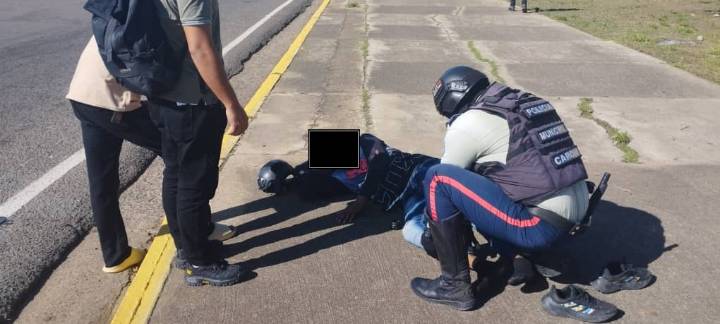 Siniestro en Paseo Caroní dejó motorizado herido