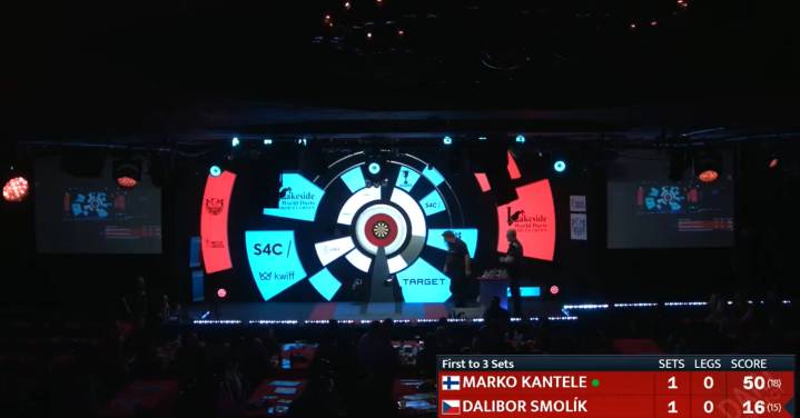 'I was nervous' - Darts star causes delay after walking off stage mid