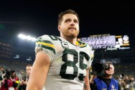 NFL Doctor Gives Bad Tucker Kraft Injury Update as Packers TE Gets Carted Off vs. Panthers Jordan Love's security blanket, Tucker Kraft, goes down in the Week 9 clash with the Panthers; how serious is