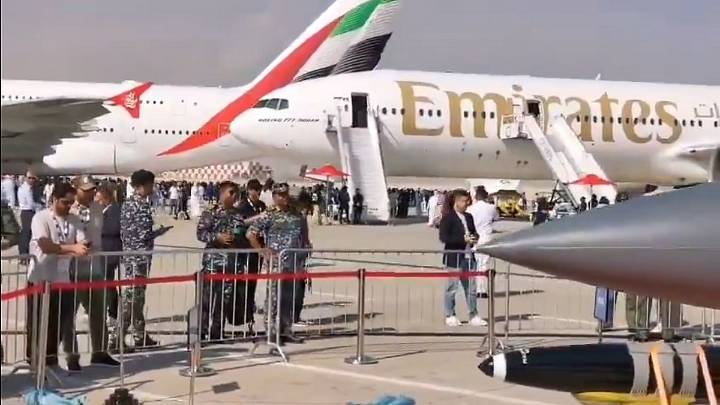 VIDEO Shows Indian Pilots Closely Observing & Clicking Photos Of Pakistan's JF