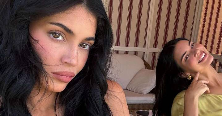 Kylie & Kendall Jenner's Sisterly Bond Gets Cuter in Bathroom Video