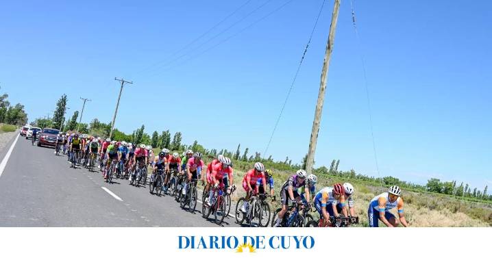 Todo el color de la primera fecha de la temporada de ruta de ciclismo