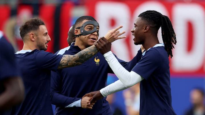 La selección francesa pasa factura al Real Madrid: Mbappé y Camavinga regresan a Madrid con molestias físicas
