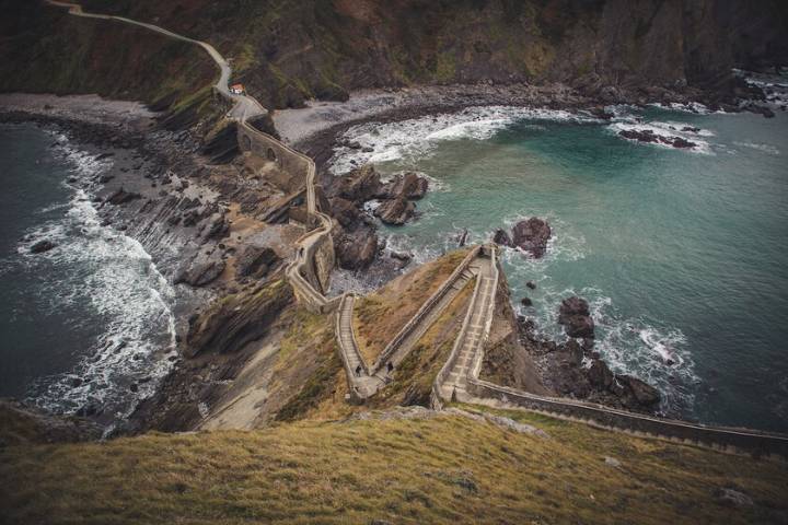 Escogemos nuestras vacaciones en las series. Por eso el 44% de nuestros turistas nos han descubierto en la pantalla