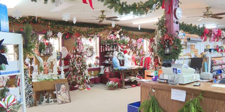 Record holiday shopping expected as Small Business Saturday approaches