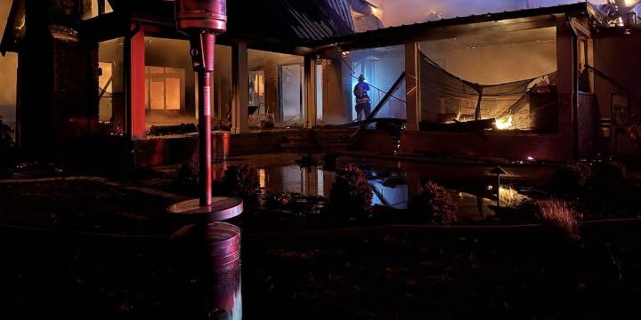 High winds and lack of water helps fuel fire in Daviess County