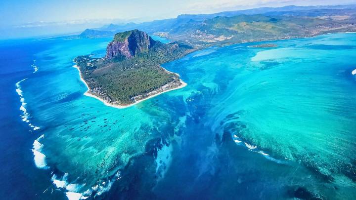 La cascada submarina más crecida del planeta existe y supera estrepitosamente a las Cataratas del Iguazú