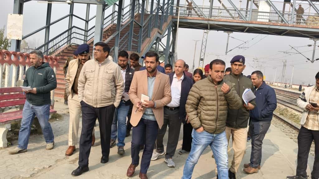 N Railway GM Reviews Srinagar–Baramulla Rail Stretch