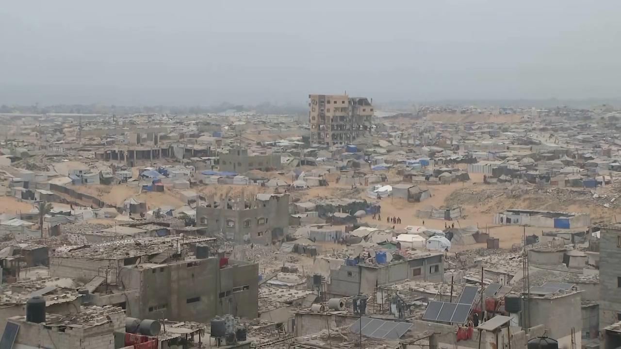 As Gaza ceasefire holds, displaced Palestinians face limited aid and poor living conditions