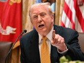 Trump promete un 'dividendo arancelario' de 2.000 dólares para cada estadounidense