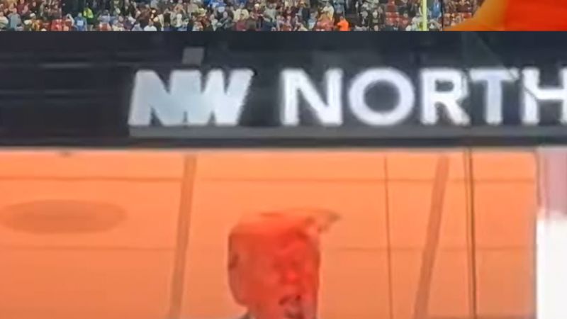 Trump met with loud boos as he swore in members of military