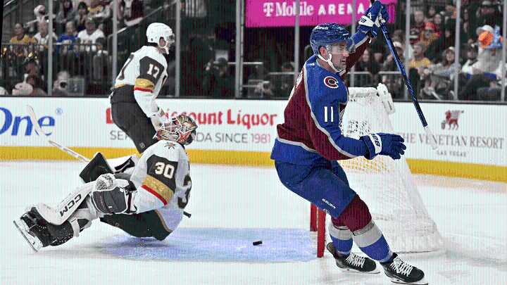 Nelson se escapa y anota