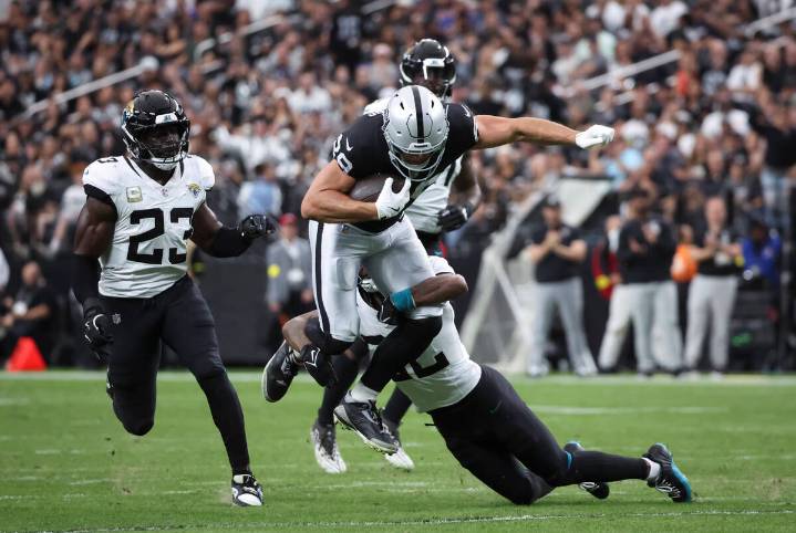 Raiders lose to Jaguars on failed 2-point conversion attempt in overtime