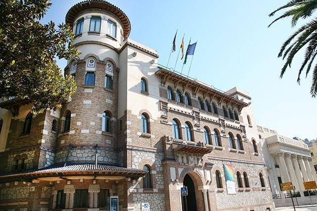 Las universidades de Granada y Sevilla superan a la de Málaga en lectura de tesis doctorales