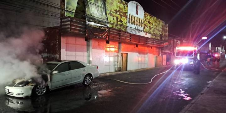 Ataque armado e incendio en bar Lacoss deja 5 muertos en Puebla: autoridades señalan narcomenudeo o cobro de piso