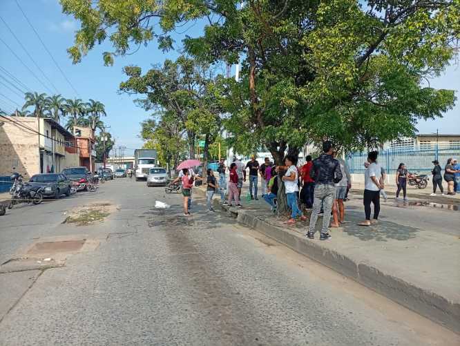 Vecinos de la Resistencia I de Barcelona protestaron por problemas eléctricos (+Video)