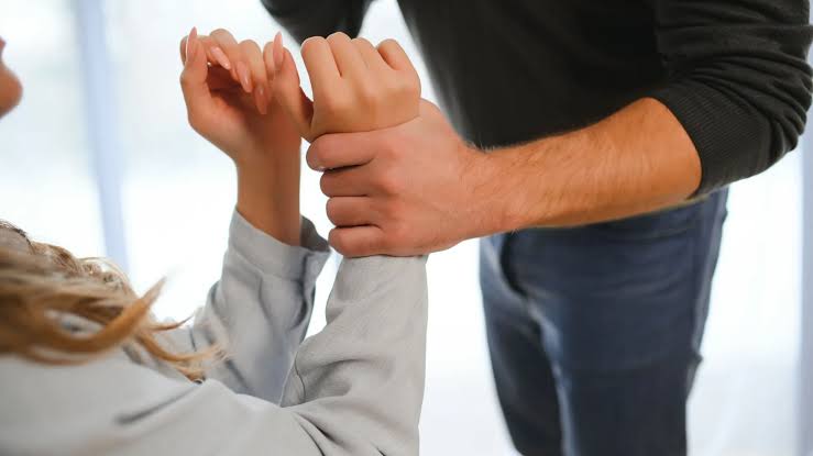 Reporta violencia familiar