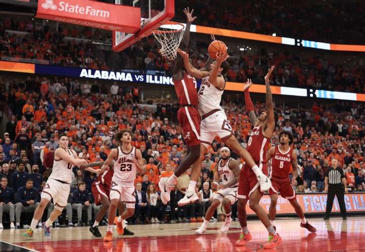 Photos: No. 11 Alabama defeats No. 8 Illinois 90-86 at the United Center – Chicago Tribune