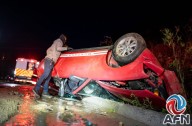 Volcó conductor de un Mustang en el libramiento Rosas Magallón