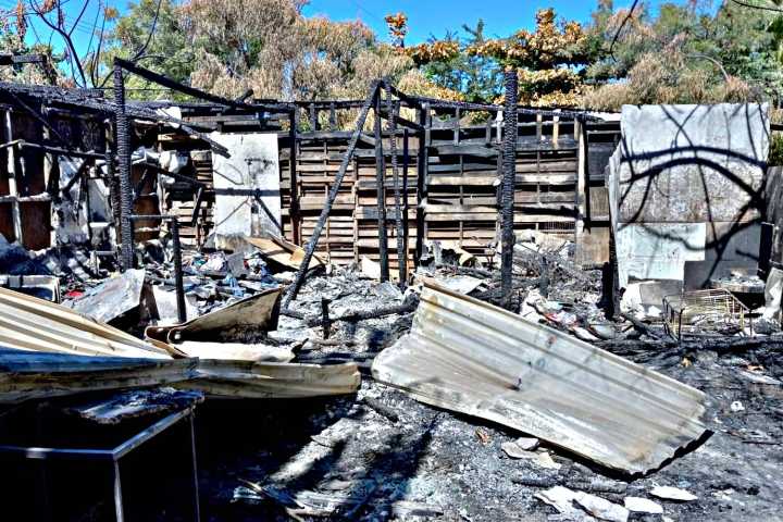 Retiran más de 16 toneladas de desechos tras incendio en Santa Rosa; apoyan a familia afectada