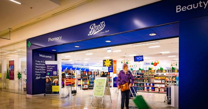 Boots shoppers can save £76 on 'fabulous' Clinique set that makes 'a great gift for any age'