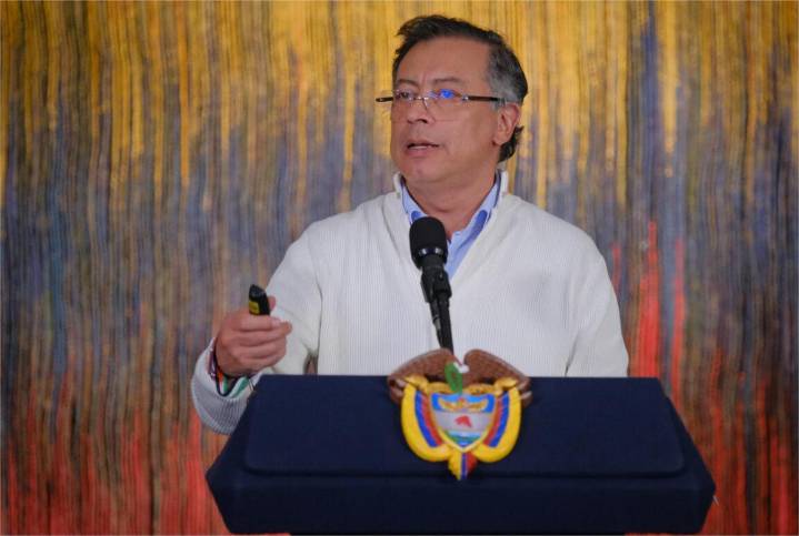 Petro aseguró que no apoya a Maduro ni una invasión