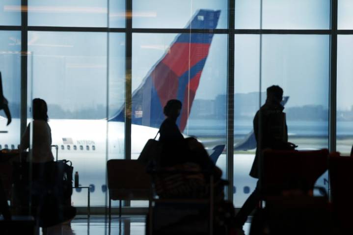 El tráfico aéreo de Estados Unidos, al límite: cancelaciones masivas y aeropuertos saturados