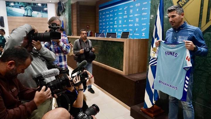 Presentación de Funes como nuevo entrenador del Málaga CF: "Estoy convencido de que va a salir bien"
