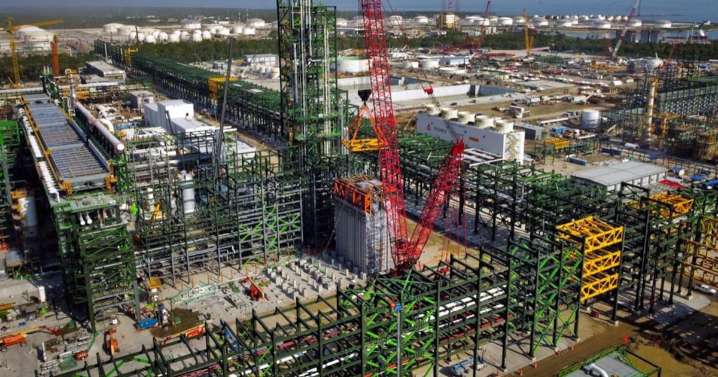 Refinería Dos Bocas produce menos combustibles pese a afirmaciones de Sheinbaum
