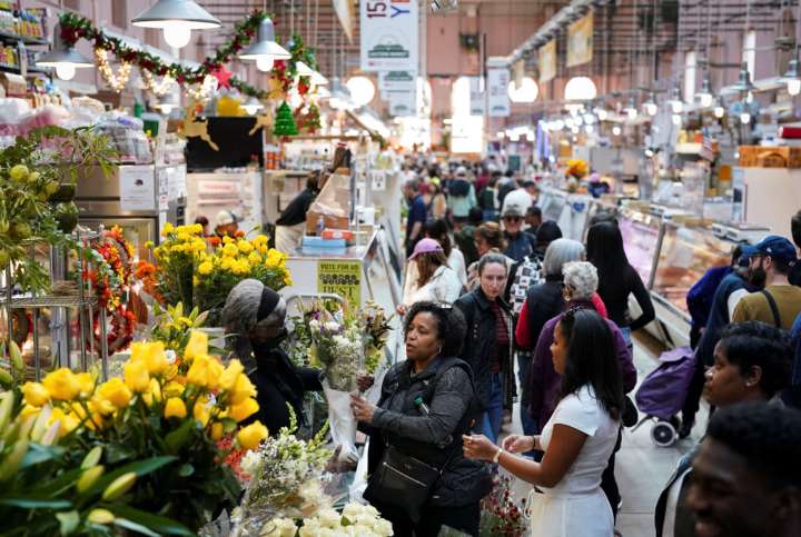 U.S. retail sales rose modestly in September, as consumers pulled back spending after months of splurging