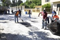 Supervisan trabajos de bacheo y mejoramiento vial