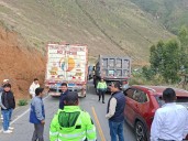 Mineros y transportistas bloquean vía de Trujillo a Otuzco para exigir ampliación del Reinfo (VIDEO)