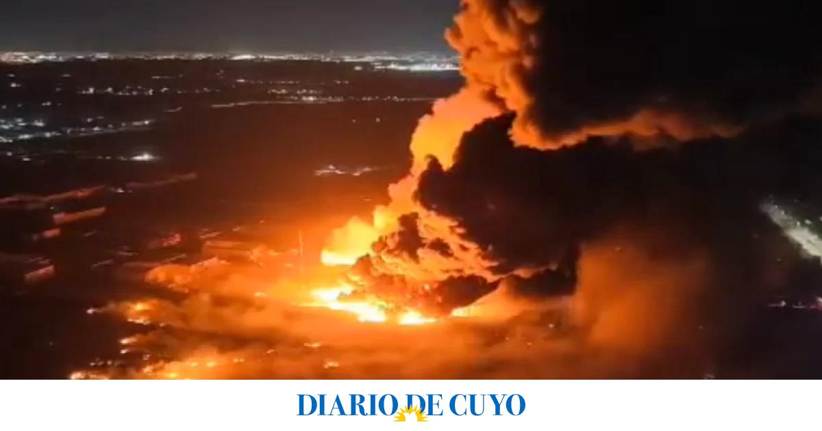 Explosión e incendio en el parque industrial de Ezeiza: el fuego afectó cinco plantas y hubo al menos 25 heridos