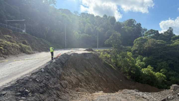 Lluvias Provocan Deslave de un Carril Completo en Carretera de Puebla