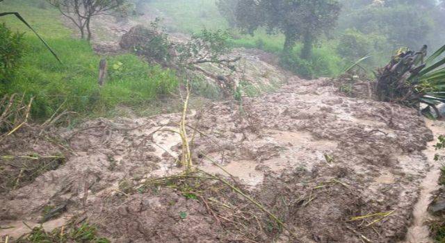 Fuertes lluvias dejan vías afectadas en Cundinamarca en vísperas del plan retorno
