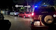 La Policía Local denuncia y retira vehículos mal aparcados en el Paseo del Huécar